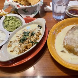 Guacamole, sour cream, chili rellano, chicken-spinach-sour cream sauce. Guacamole, sour cream, chili rellano, chicken-spinach-sour cream sauce.