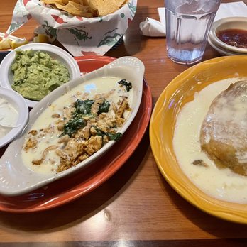 Casa Maya - Guacamole, sour cream, chili rellano, chicken-spinach-sour cream sauce. - Mexican Near Me - Jonesboro, Arkansas Casa Maya - Guacamole, sour cream, chili rellano, chicken-spinach-sour cream sauce. - Mexican Near Me - Jonesboro, Arkansas