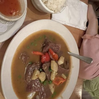 Lai Thai Restaurant - Yellow Curry Chicken - Thai Near Me - Morton Grove, Illinois Lai Thai Restaurant - Yellow Curry Chicken - Thai Near Me - Morton Grove, Illinois
