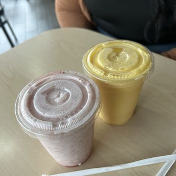 Bagels and Cream - Mango madness and Strawberry Banana Smoothie - Bagels Near Me - Bronx, New York Bagels and Cream - Mango madness and Strawberry Banana Smoothie - Bagels Near Me - Bronx, New York