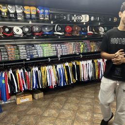 Came to the shop today and I met bola and he's a great guy. Costumer service is amazing!