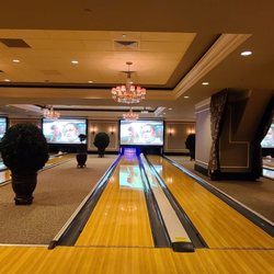 High Rollers Luxury Lanes & Sports Lounge
