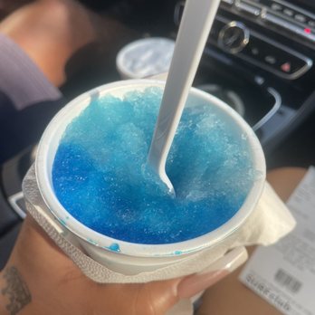 Bahama Buck's - 1st snow cone they made it a flat top and I didn't want that but it was way to crunchy - Shaved Ice Near Me - Houston, Texas Bahama Buck's - 1st snow cone they made it a flat top and I didn't want that but it was way to crunchy - Shaved Ice Near Me - Houston, Texas