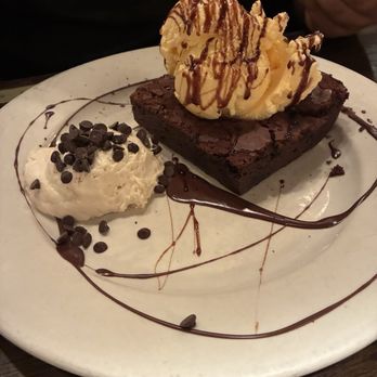 Vincent's Clam Bar - Brownie sundae - Seafood Near Me - Carle Place, New York Vincent's Clam Bar - Brownie sundae - Seafood Near Me - Carle Place, New York