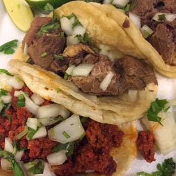 Chile Verde Mexic and Taco - Lengua y chorizo tacos.  ¡¡Muy rica!! - Food Trucks Near Me - Memphis, Tennessee