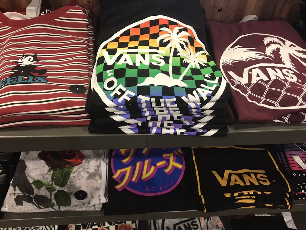 Tillys Logo