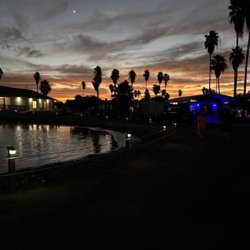 Bentsen Palm Rv Park - Nice warm night walking by the pond