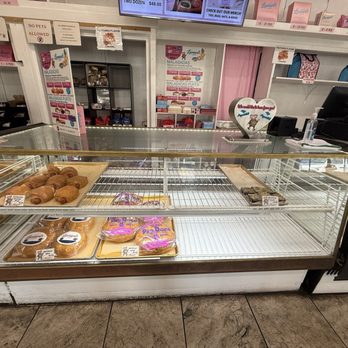 Leonard's Bakery - Interior - Bakeries Near Me - Honolulu, Hawaii
