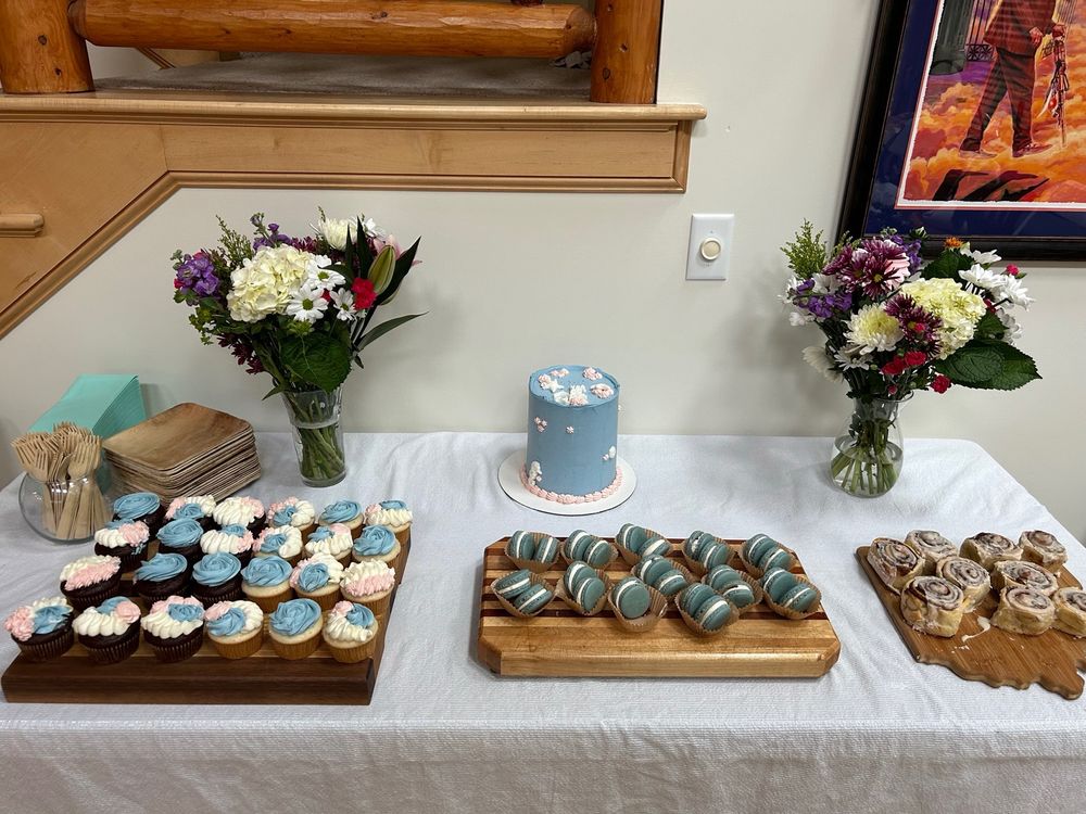 Em’s Cakery Logo