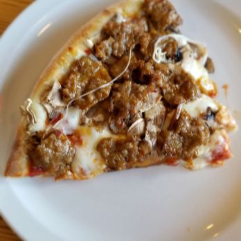 Leonardo's Pizzeria - Sausage and mushroom - Pizza Near Me - Vancouver, Washington