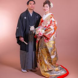 KIMONO SK - Adiant in silk. Our studio captures the vibrant colors of traditional Irouchikake. Experience high-end Japanese wedding styling right in LA.