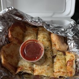 Cheesy garlic bread Cheesy garlic bread