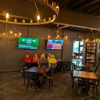 Gilligan's Brewery - Decor - New American Near Me - Cincinnati, Ohio