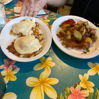 808 Grindz Cafe - Best food in Maui for breakfast - Cafes Near Me - Lahaina, Hawaii