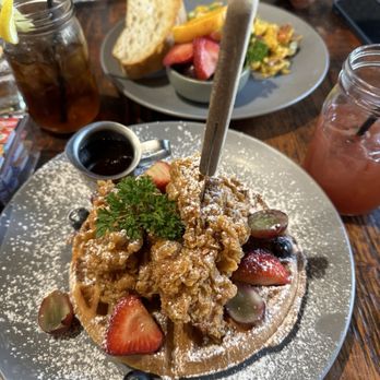 Berkeley Social Club - Waffle and KFC - Breakfast & Brunch Near Me - Berkeley, California