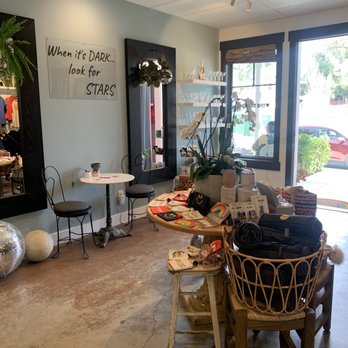 Future Perfect Wine - Wine Tasting Room Near Me - Los Olivos, California