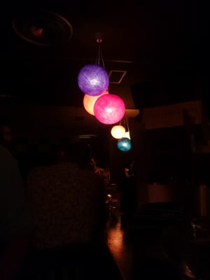 Foto de Umalas - Zaragoza, Z, ES. Lunas de colores sobre la barra.