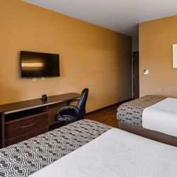 Microtel Inn & Suites by Wyndham Buckhannon - Two Queens