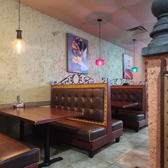 Tlaquepaque Pataskala - the interior of a restaurant - Mexican Near Me - Pataskala, Ohio