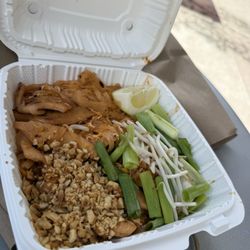 Blue Pepper Asian Cuisine - Pad Thai with chicken