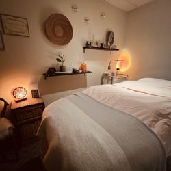 Mayari Whispers - Receive 1:1 energy healing in this warmly lit space and feel your stress and worries give way to peace and clarity.