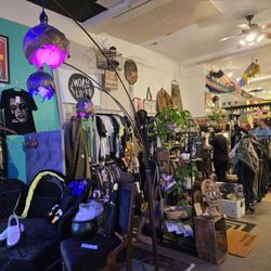 Curios On Hawthorne