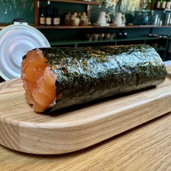 Sōgo Roll Bar - Salmon  hand roll - Sushi Bars Near Me - Los Angeles, California