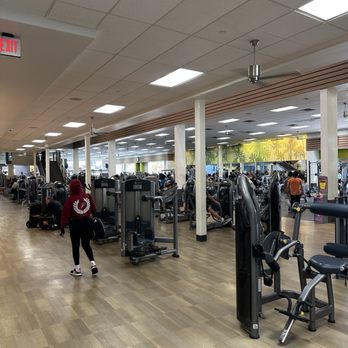 LA Fitness - Lots of equipment - Gyms Near Me - Clifton, New Jersey LA Fitness - Lots of equipment - Gyms Near Me - Clifton, New Jersey