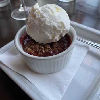 Lavidas - Raspberry crumble a la mode - French Near Me - Vancouver, British Columbia