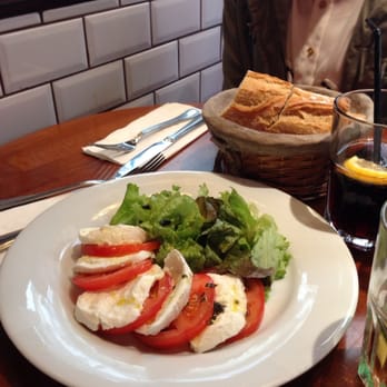 Le Bistrot du 9ème - Tomato Mozzarella - French Near Me - Paris, 75 Le Bistrot du 9ème - Tomato Mozzarella - French Near Me - Paris, 75