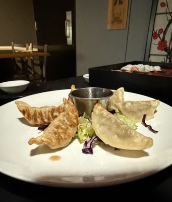 Friends Sushi & Bento Place by null