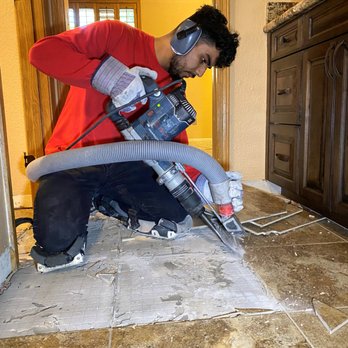DustSharkz Dust Free Tile Removal - Our DustSharkz dustless tile removal expert removing tile in Glendale Arizona. - Flooring Near Me - Mesa, Arizona DustSharkz Dust Free Tile Removal - Our DustSharkz dustless tile removal expert removing tile in Glendale Arizona. - Flooring Near Me - Mesa, Arizona