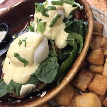 Another Broken Egg Cafe - Yummy eggs Benedict - Breakfast & Brunch Near Me - Winter Park, Florida