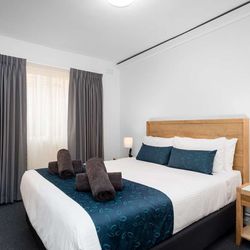 Fawkner Airport Motor Inn & Serviced Apartments - Executive One Bedroom Apartment- Bedroom