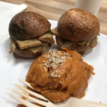 Lifestyle Cafe - Sweet potato purée and two beyond sausage sliders - Vegan Near Me - Columbus, Ohio