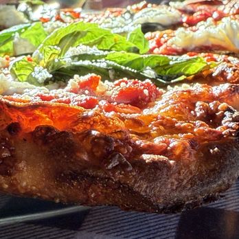Dantes Pizzeria & Trattoria - Pizza Near Me - Grayson, Georgia