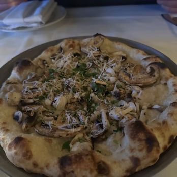Crossroads Kitchen - Mushroom pizza - Vegan Near Me - Los Angeles, California Crossroads Kitchen - Mushroom pizza - Vegan Near Me - Los Angeles, California