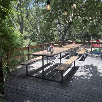 Humphrey Pete's - Back patio - American Near Me - Early, Texas