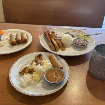 Basil Thai Restaurant - Thai Near Me - Honolulu, Hawaii