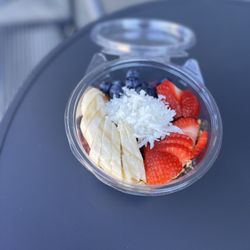 6550 Coffee - Açai bowl in our new containers