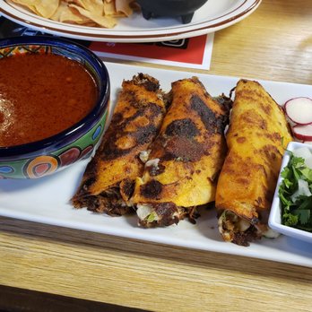 La Parrilla Kitchen - Quesa Birria Plate - Mexican Near Me - Beaverton, Oregon La Parrilla Kitchen - Quesa Birria Plate - Mexican Near Me - Beaverton, Oregon
