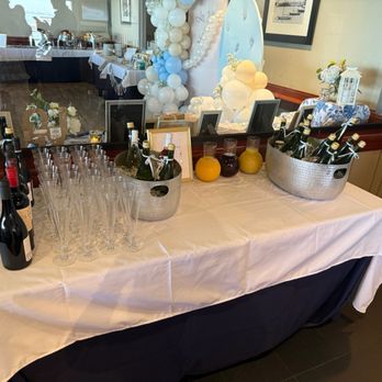 Skates On The Bay - Mimosa bar set up - Seafood Near Me - Berkeley, California