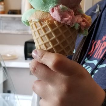 BReaKeRs - Single scoop is HUGE! - Cafes Near Me - Harmony, Minnesota