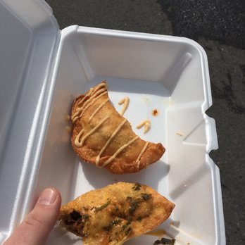 Empanadas De Mendoza - Spicy Beef and Pineapple Chicken! Delicious. - Food Trucks Near Me - Lorton, Virginia Empanadas De Mendoza - Spicy Beef and Pineapple Chicken! Delicious. - Food Trucks Near Me - Lorton, Virginia