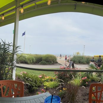 Jumpin Shrimp - Ocean Front - Seafood Near Me - Virginia Beach, Virginia