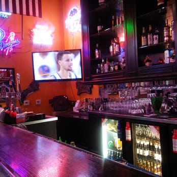 Central Station - Three large screen hd tv at the Bar. - Barbeque Near Me - Fillmore, California