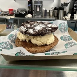 I w cream sandwich