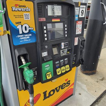 Love's Travel Stop - Gas Stations Near Me - Oak Creek, Wisconsin Love's Travel Stop - Gas Stations Near Me - Oak Creek, Wisconsin