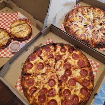 El Hornito Pan Pizza - Cheesy bread, Med. Pepperoni Pizza, & Med. Hawaiian - Pizza Near Me - Newark, California El Hornito Pan Pizza - Cheesy bread, Med. Pepperoni Pizza, & Med. Hawaiian - Pizza Near Me - Newark, California