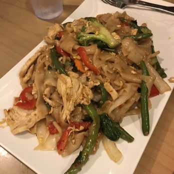 Pho Basil - Drunken Noodle with Chicken - Vietnamese Near Me - Boston, Massachusetts